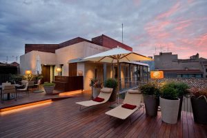 come-illuminare-un-terrazzo-moderno