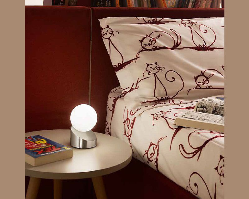 gravity-lampada-da-tavolo-led-moderna-fabas-ambientazione