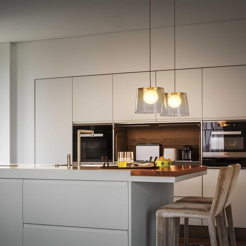 fade-ideal-lux-sospensione-in-vetro-ambra-ambiente