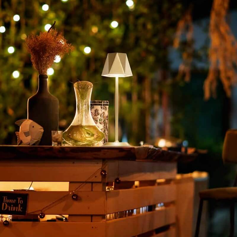 Katy Fabas Lampada da Tavolo Led Mobile IP54 ambiente