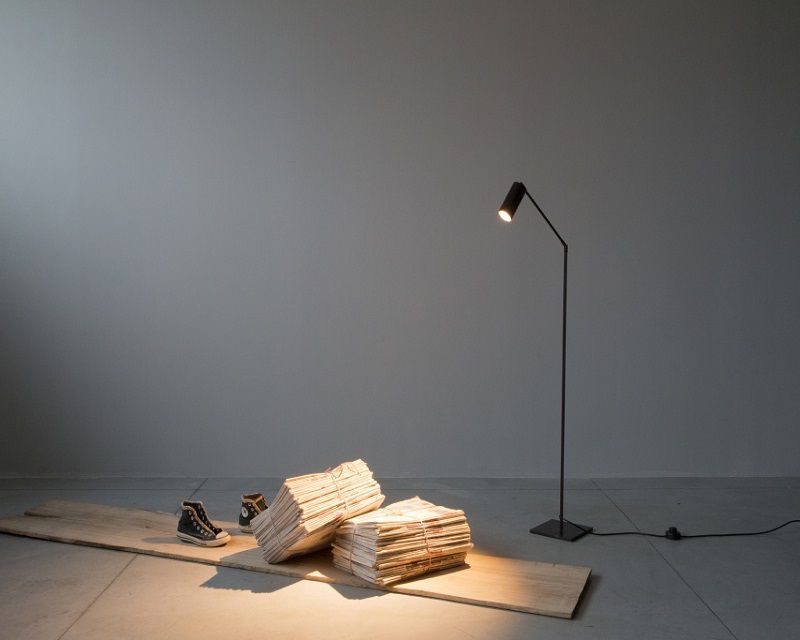 lampada-da-terra-stile-industriale-lettura-renzo-serafini