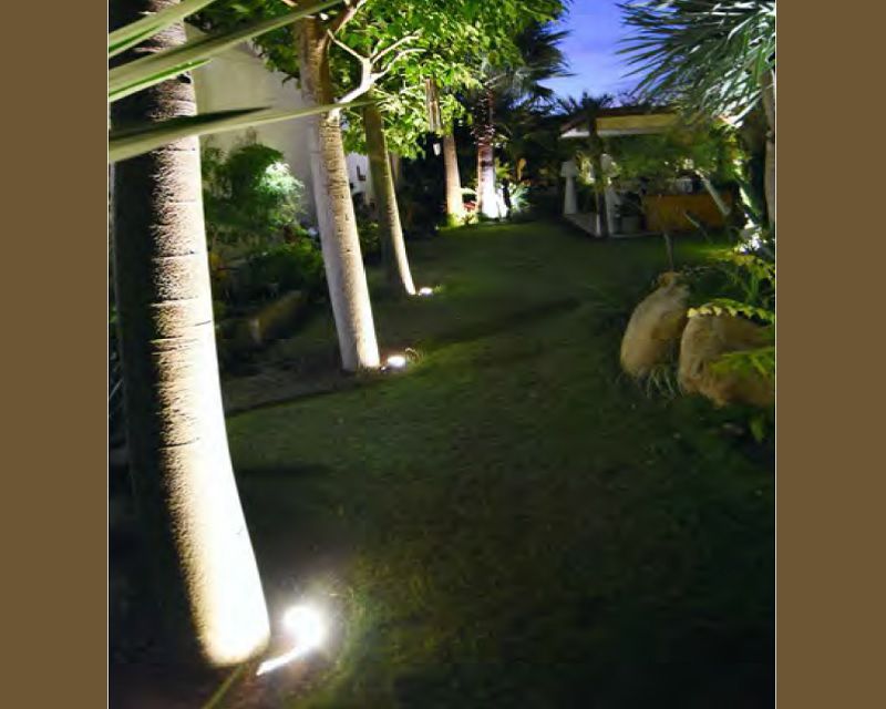signal-aluminium-riflettore-led-esterno-nero-beneito-faure-ambientazione