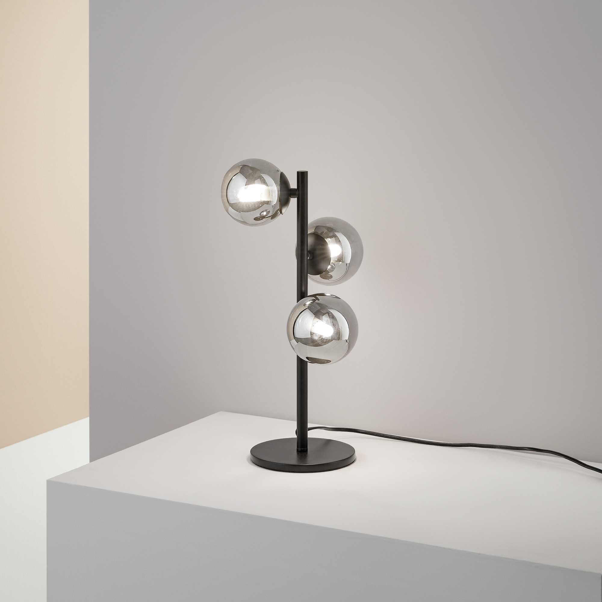 Perlage Tl3 Ideal Lux Lampada da Tavolo 3 Sfere ambiente
