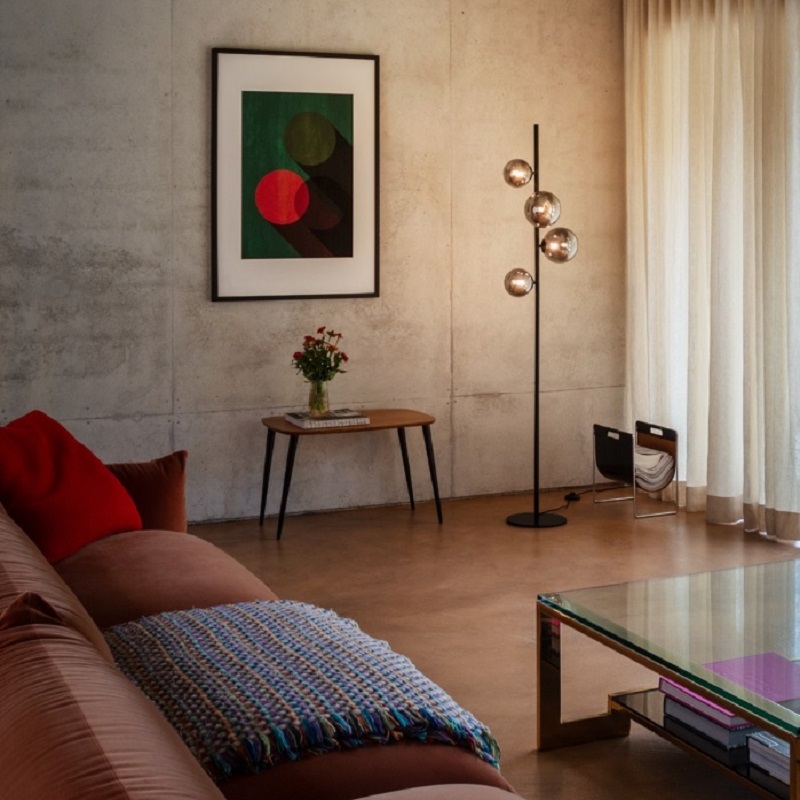 perlage-pt-ideal-lux-piantana-moderna-accesa